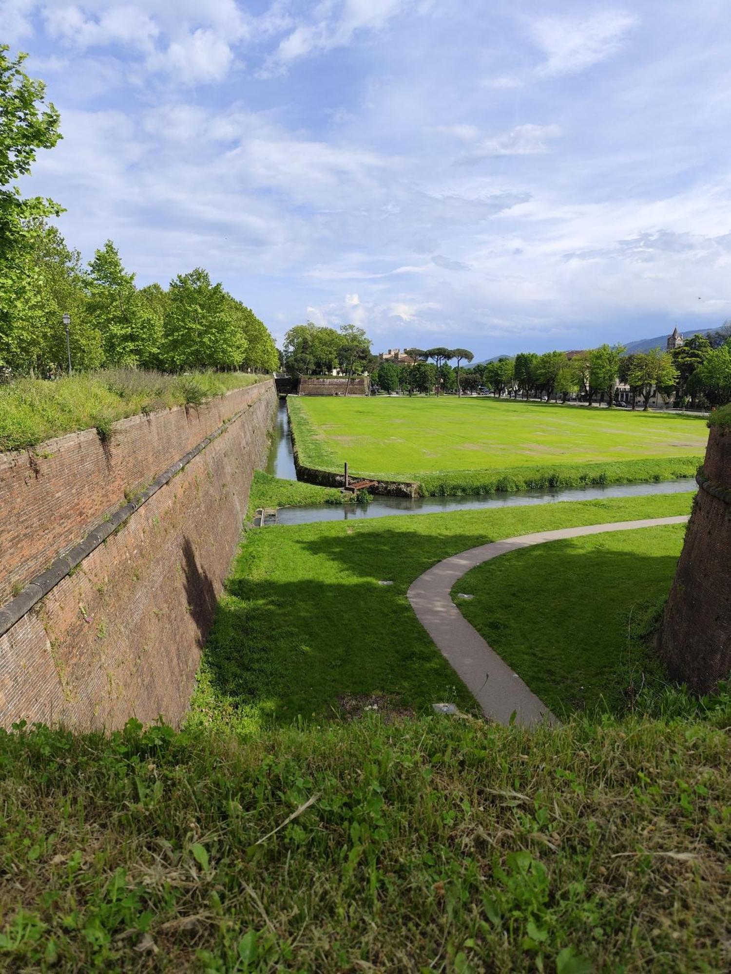 Casa Rosina + Box Per Auto 2 Bici 1,5Km Dalle Mura Lucca Exterior photo